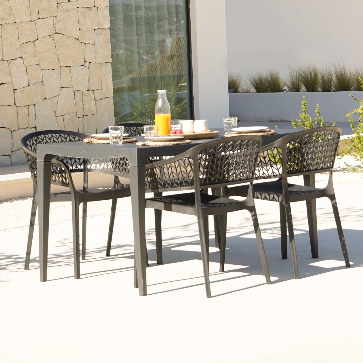 Pack of 4 Saona Chairs Made from Recycled Plastic | Modern Style and Comfort