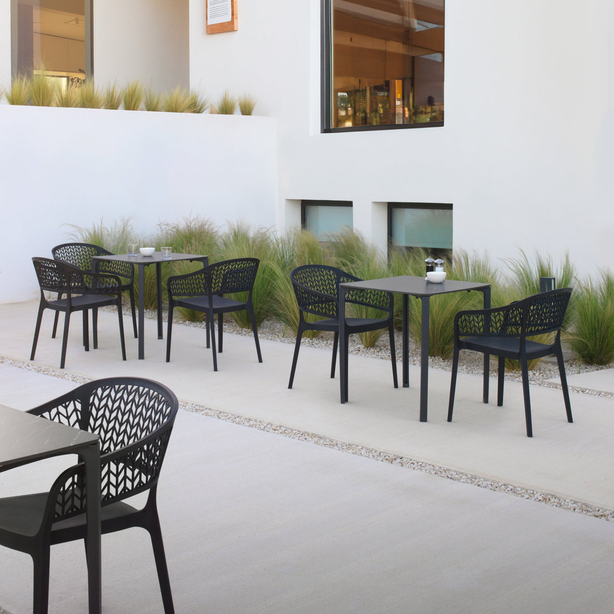 Pack of 4 Saona Chairs Made from Recycled Plastic | Modern Style and Comfort