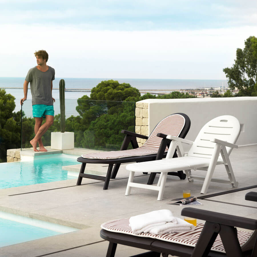 Adjustable Caiman Lounger | Ergonomic and Water-Resistant Design